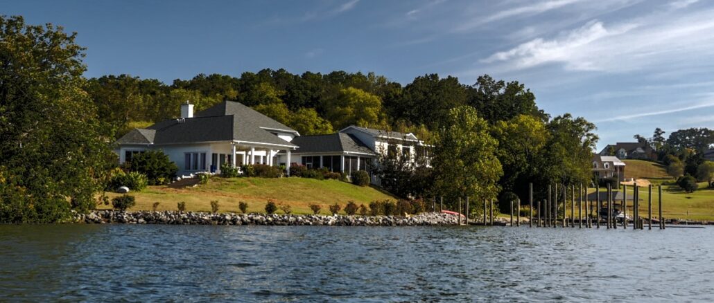 fort loudoun lake lakefront home on water