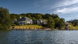 fort loudoun lake lakefront home on water